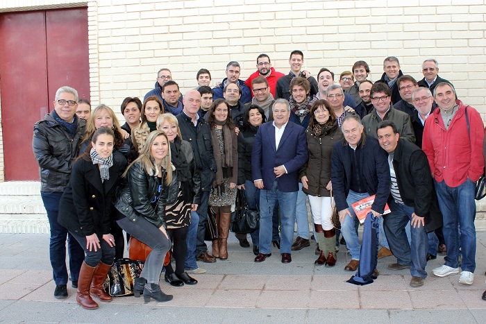 Imagen de Rus junto a varios cargos y militantes del partido asistentes al almuerzo