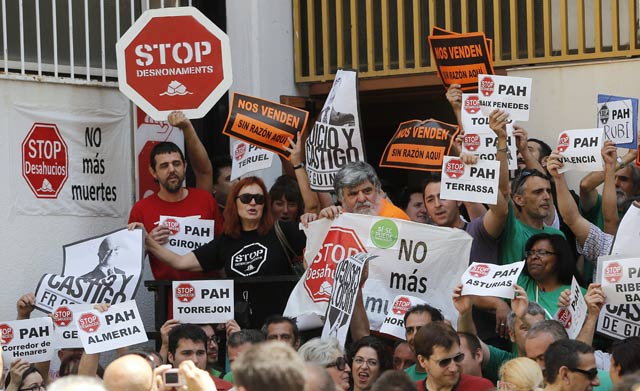 Fotografía de un 'ecrache' de la PAH en Valencia