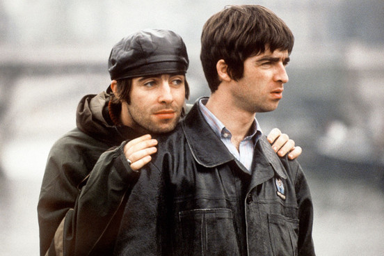 Los hermanos Gallagher posan en los 90 para NME