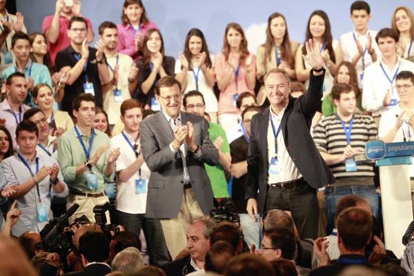 Martí, detrás de Rajoy, en un acto del presidente del Gobierno junto a Alberto Fabra