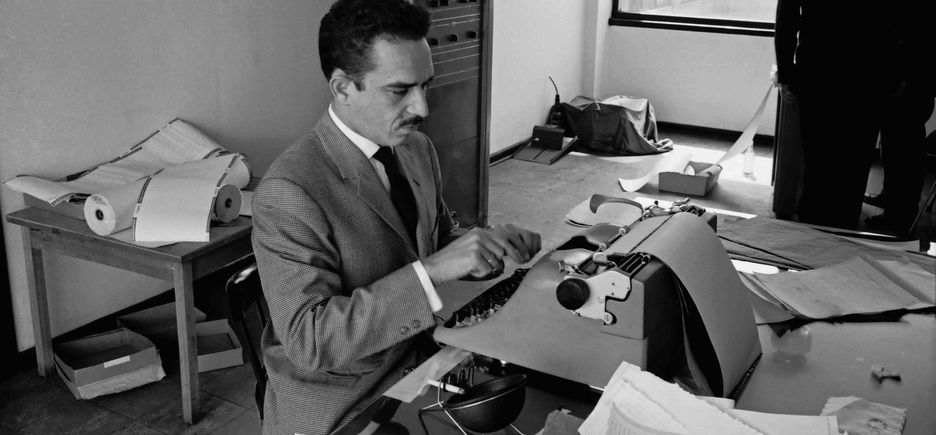 Gabriel García Márquez en las oficinas de Prensa Latina, Bogotá, 1959. Foto: Hernán Díaz. 