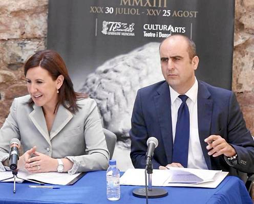 La consellera del ramo María José Català junto a Manuel Tomás, director de CulturArts