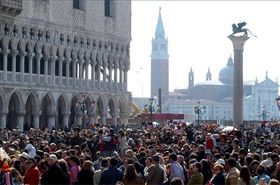 Turistas visitando Venecia