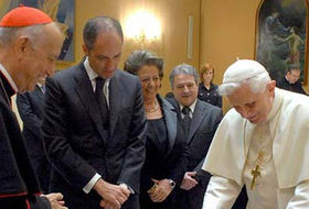 Camps, Barberá y Rus junto al Papa durante su visita