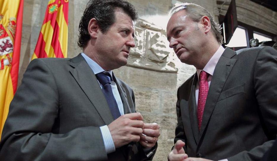 José Císcar y Alberto Fabra, en el Palau de la Generalitat. FOTO: EFE.
