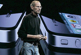 Ya enfermo, Jobs presentó uno de sus mayores éxito,s el iPhone