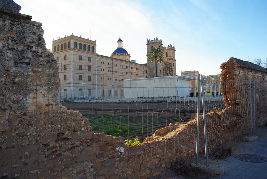 El muro derruido en San Miguel de los Reyes