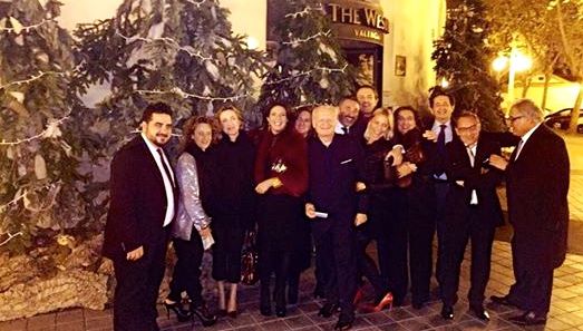 Cuchita Lluch y Juan Echanove, con sus amigos, tras la cena de la Academia de Gastronomía.