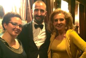 Celia Mur, Javier Botella y Beneyto, en la joyería Gracia.