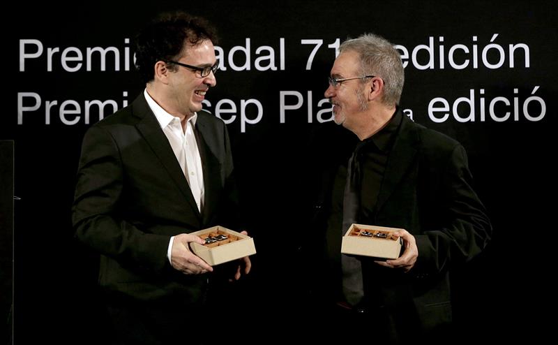José C. Vales y Andreu Carranza, este martes noche en Barcelona. FOTO EFE/ALBERTO ESTÉVEZ
