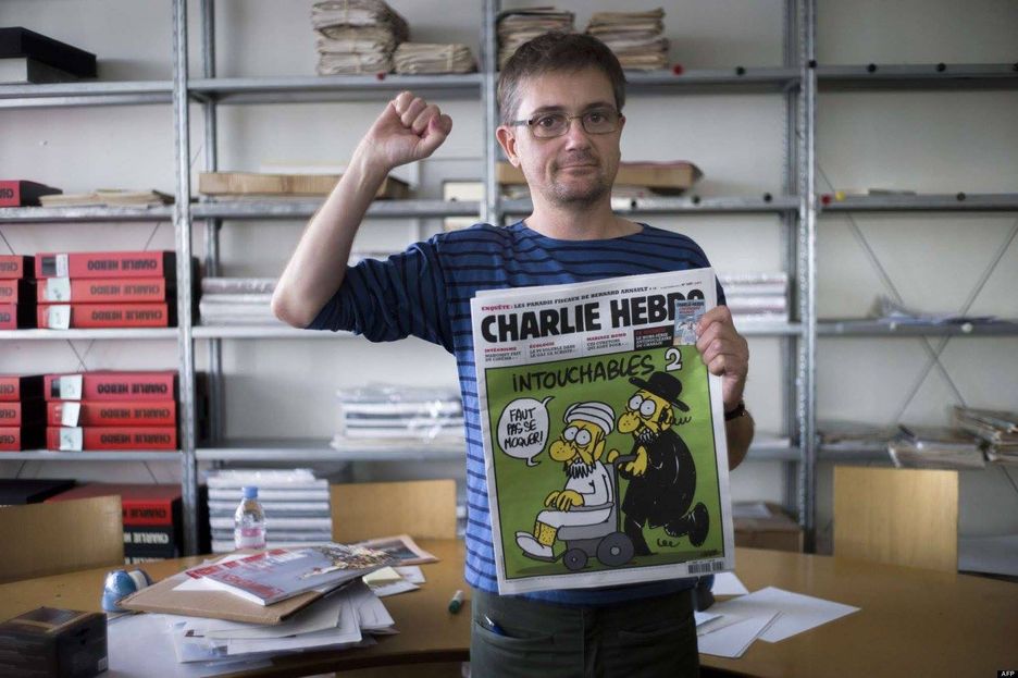 'Charb', director de 'Charlie Hebdo', con un ejemplar de la revista.