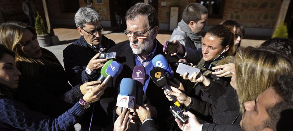 Mariano Rajoy haciendo declaraciones a los medios en su reunión de Toledo días atrás. FOTO: EFE