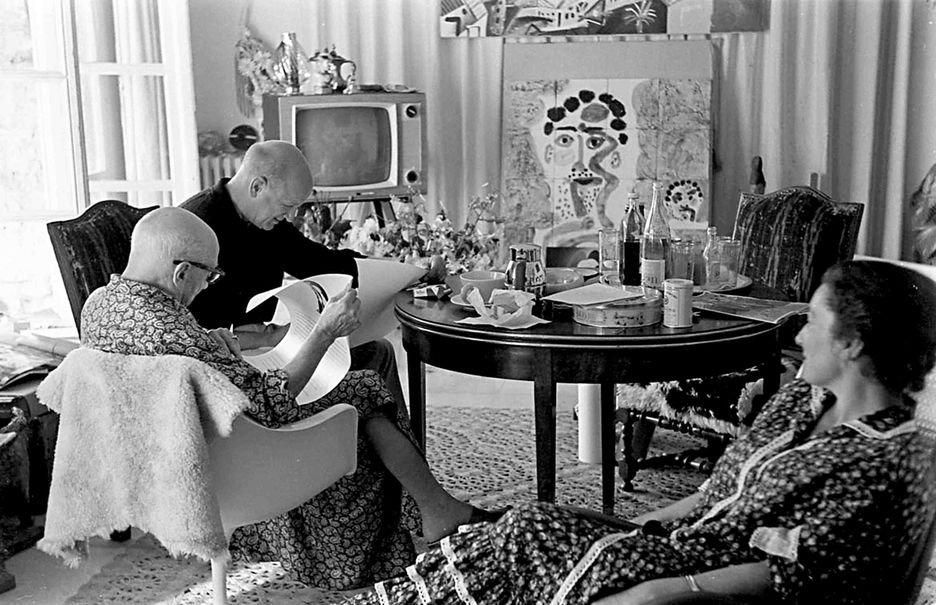 Pablo Picasso y William Hartmann observados por Jacqueline. FOTO: ROBERTO OTERO.