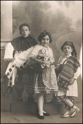 Niños de carnaval, años 20. ARCHIVO RAFA SOLAZ.