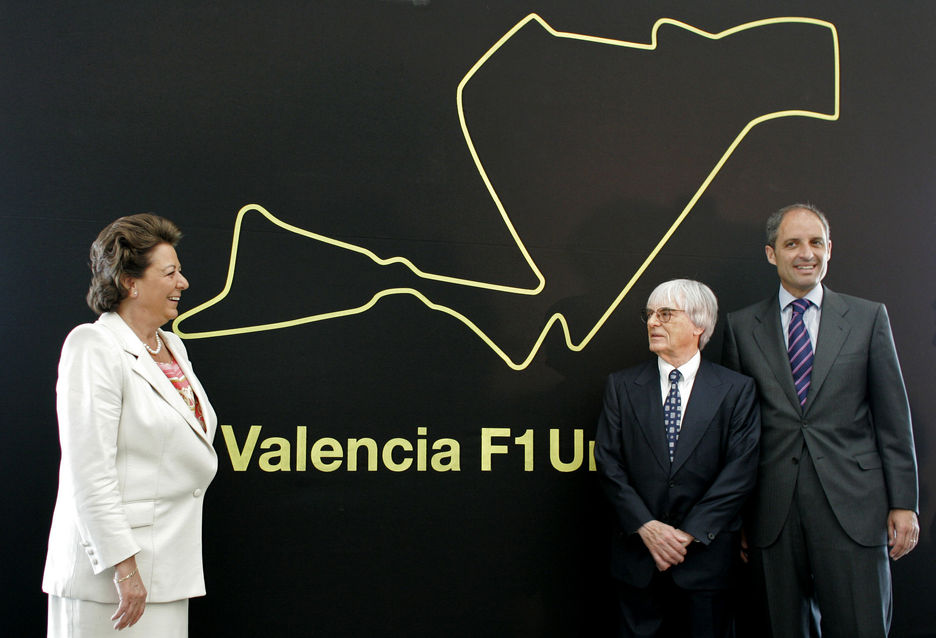 Rita Barberá, Bernie Ecclestone y Francisco Camps, durante la presentación de la F-1. FOTO: EFE.