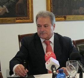 Alfonso Rus, durante el encuentro con los medios