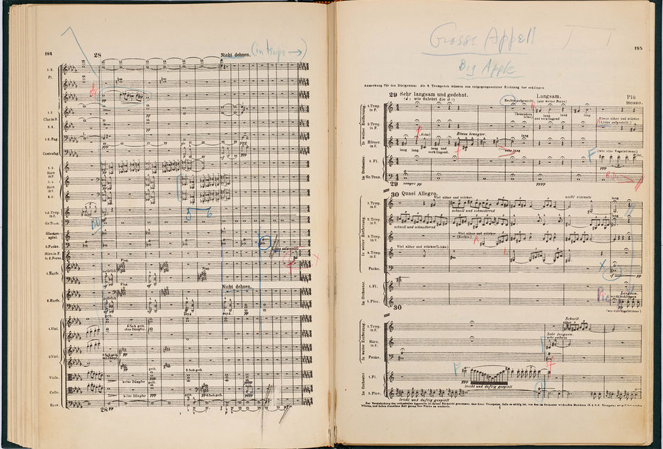Página con anotaciones de Bernstein de la segunda sinfonía de Mahler.