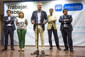 Fabra, Císcar, Bonig, Betoret y Moliner en la rueda de prensa de la junta directiva
