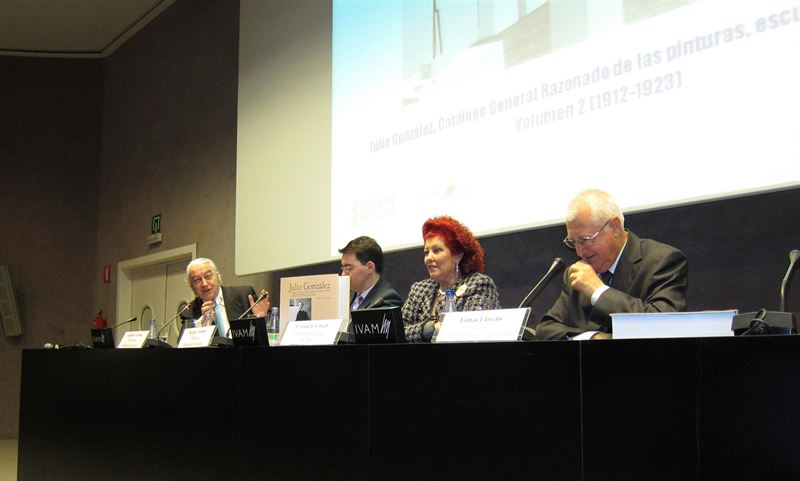 Azcona, con Císcar y Llorens en una presentación del catálogo Julio González. FOTO: EUROPA PRESS.