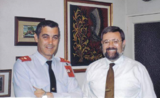 El Teniente Coronel Ángel Bastida y V.J. Ballester Olmos.