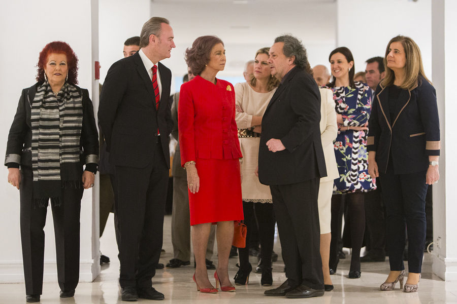 Císcar, Fabra, la Reina Sofía y Jarauta en la exposición del 25 aniversario. FOTO: EVA MÁÑEZ.