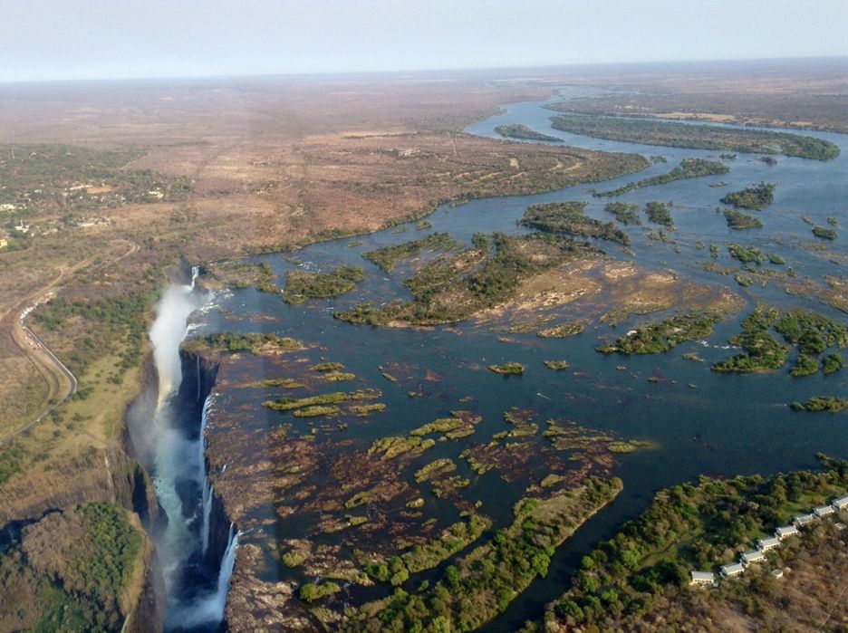 Vista aérea de las cataratas Victoria (Zimbabwe).