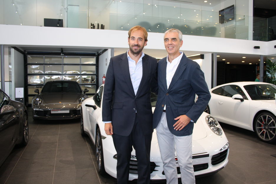 Foto: Director de Valencia, Fernando Irurzun y director comunicación Porsche España, José Antonio Ruiz.