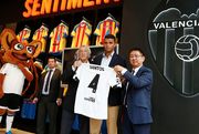 El defensa brasileño Aderllan Santos, nuevo jugador del Valencia