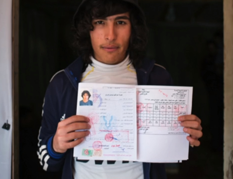 El joven sirio que huyó de su país llevándose su diploma de estudios