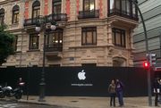 La manzana ya luce en la Apple Store de Valencia