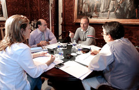 Alberto Fabra con Enrique Verdeguer, Paula Sánchez de León y José Manuel Vela