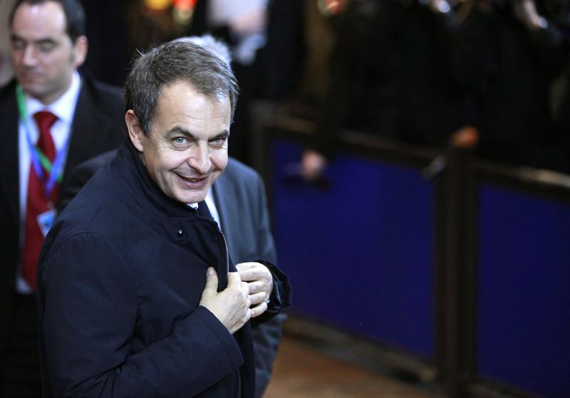 Zapatero llega a la cena de Bruselas en la que será su última cumbre