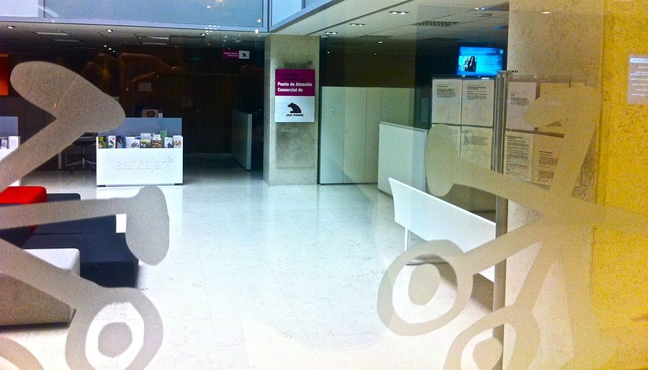 Interior de la sede de Bancaja en Pintor Sorolla donde se aprecia el 'rincón' de Caja Madrid