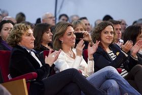Ana Barceló y Elena Martín flanquearon a Carmen Chacón en Valencia