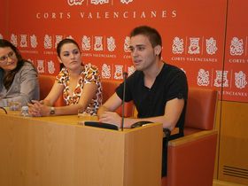 Fran Ferri junto a Mireia Mollà y Mònica Oltra