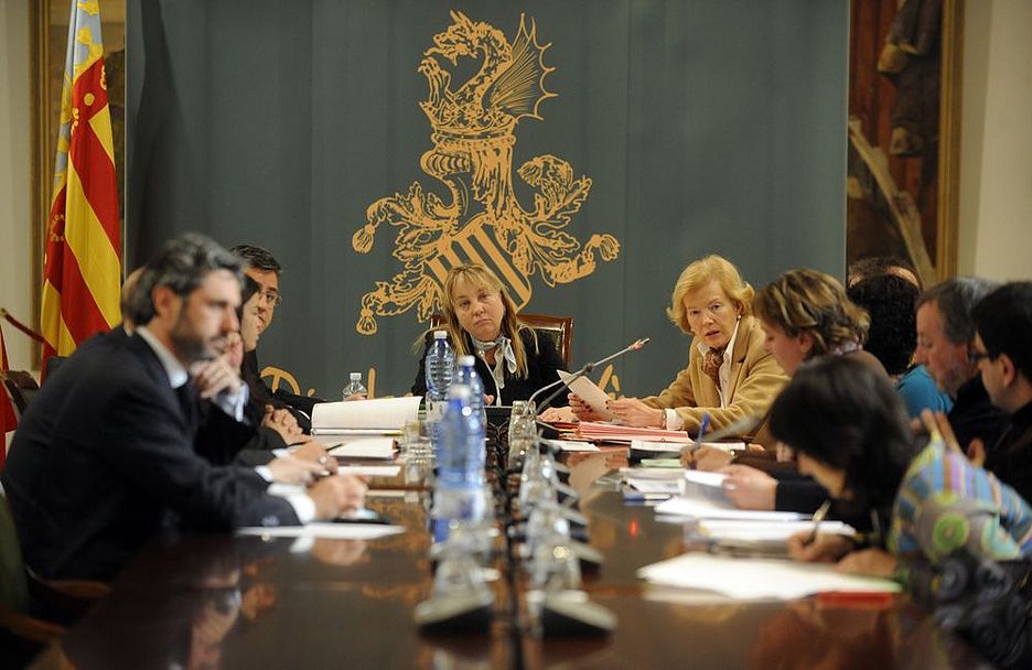 Comisión de Cultura de la Diputación presidida por María Jesús Puchalt