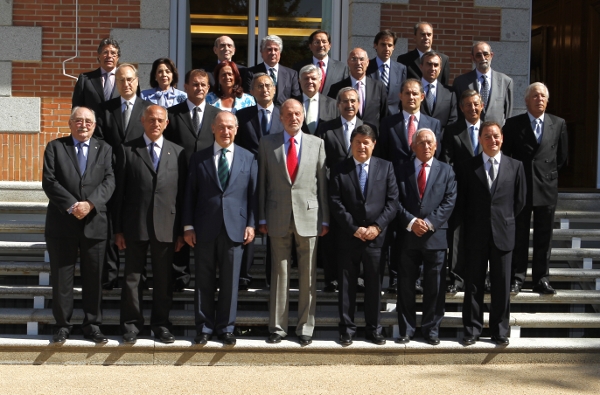 El consejo de BFA, en mayo de 2011, en una recepción con el Rey. En la segunda fila, de izquierda a derecha, Tirado, Pellicer, García Fuster, Ferrando y, a su lado más arriba, Villanueva