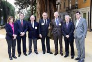 Portavoces de los distintos grupos parlamentarios con representantes de la Asociación Pro Banco de Valencia