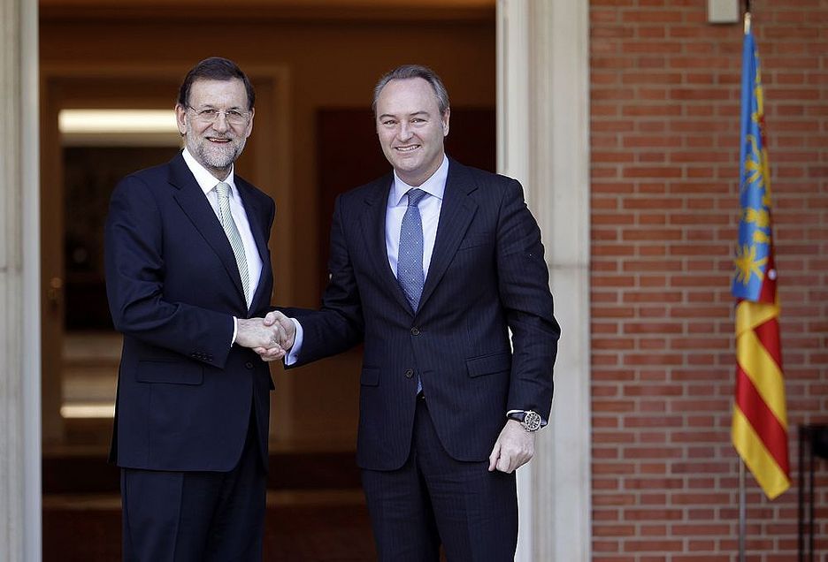 Mariano Rajoy y Alberto Fabra se saludan en La Moncloa