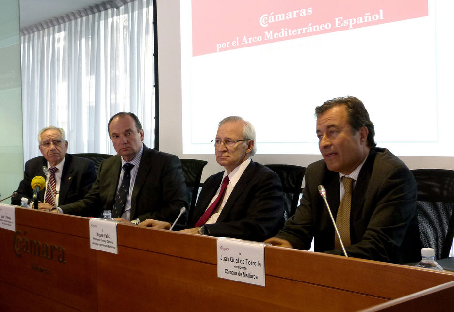 El presidente de Cámara de Valencia, José Vicente Morata, segundo por la izquierda, con los presidentes camerales