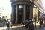 Los bancos del centro financiero de Valencia abren sin problemas, aunque con vigilancia