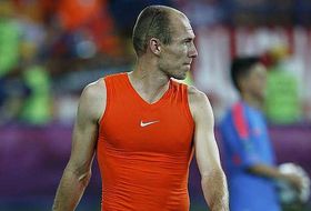 Robben no estuvo fino y fue sustituido