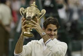 Federer levantando su séptimo entorchado en Londres 