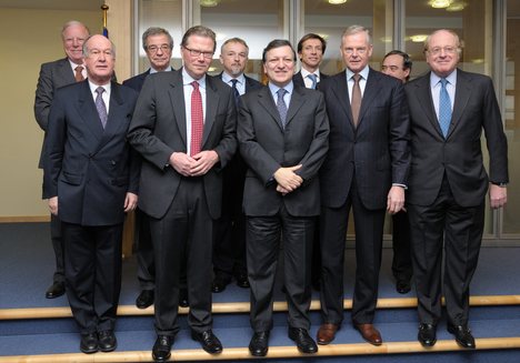 José Manuel Barroso, junto al presidente de la European Round Table Leif Johansson, y otros miembros del ministerio de Economía en la sombra de la Unión Europea.
