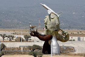 Estatua de Ripollés en el Aeropuerto de Castellón