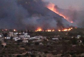 El fuego junto a la población de Chulilla
