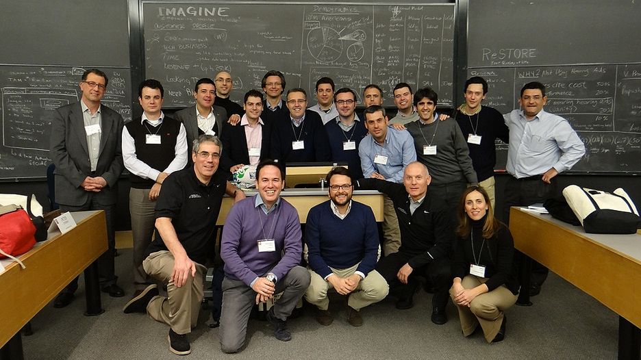 La delegación de empresarios valencianos en el seminario del MIT