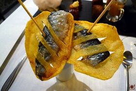 Un habitual de la casa: chips de sardina
