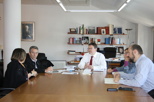 Ximo Puig junto a los diputados Antonio Torres, Josep Moreno y la representantes del PSPV en el Consejo de Administración de RTVV, Rosa Solbes y Xelo Miralles