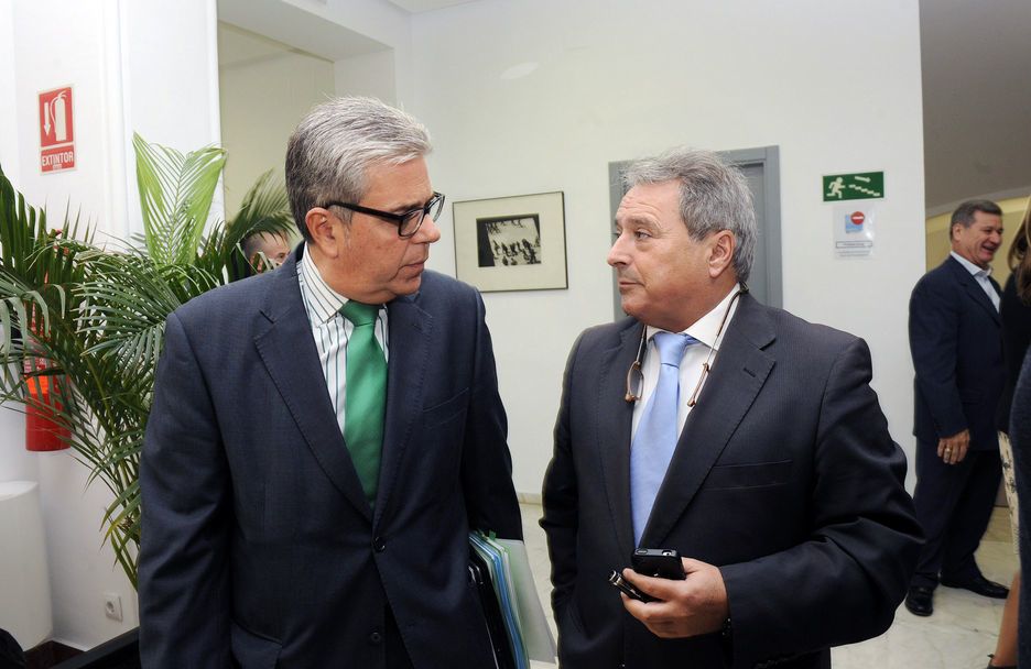 Alfonso Rus (d) junto al vicesecretario de Organización del PP provincial, Juan José Medina